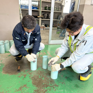 型枠清掃の様子